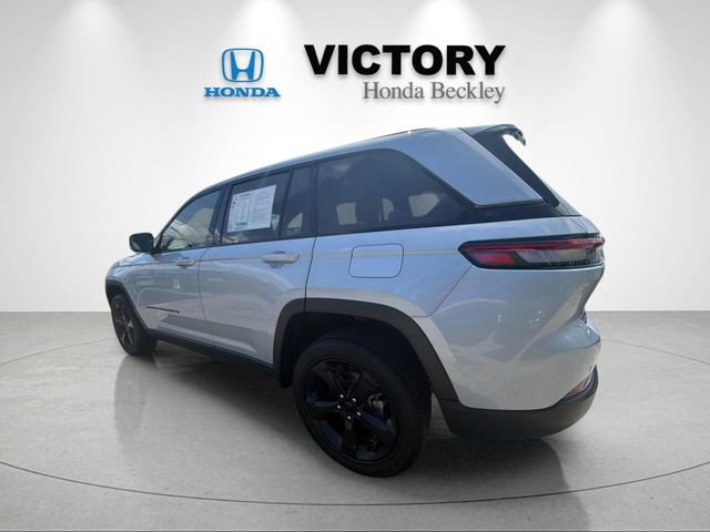 Used 2023 Jeep Grand Cherokee Altitude AWD/4WD image 3