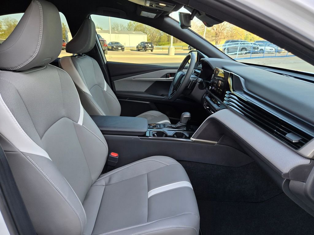 Used 2025 Toyota Camry SE image 25