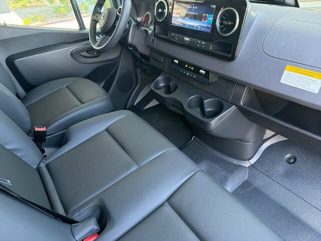 New 2026 Mercedes-Benz Sprinter 2500 image 14