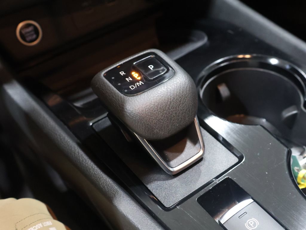 Used 2023 Nissan Rogue S image 29