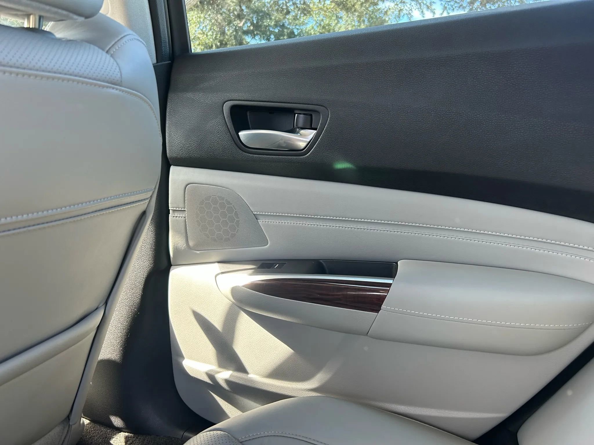 Used 2017 Acura TLX V6 w/ Technology Package FWD image 17