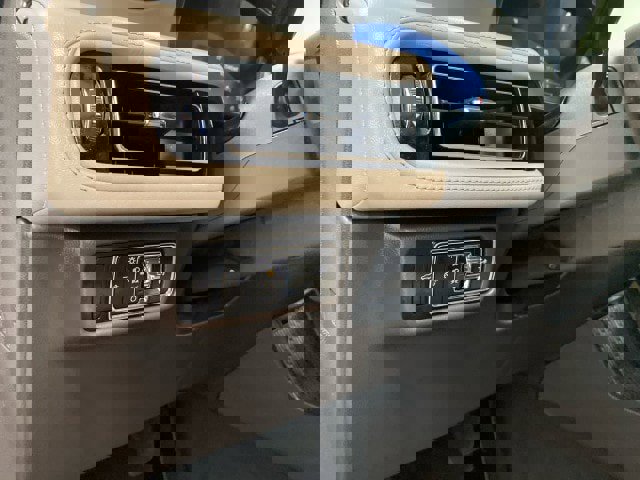 Used 2024 Lincoln Aviator AWD w/ Premium Package image 13