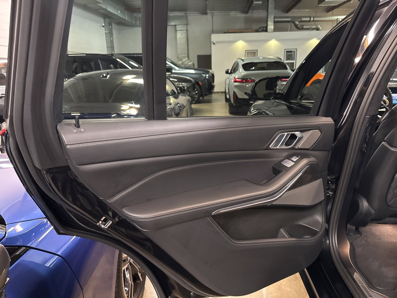 Used 2023 BMW X7 M60i w/ Executive Package image 21