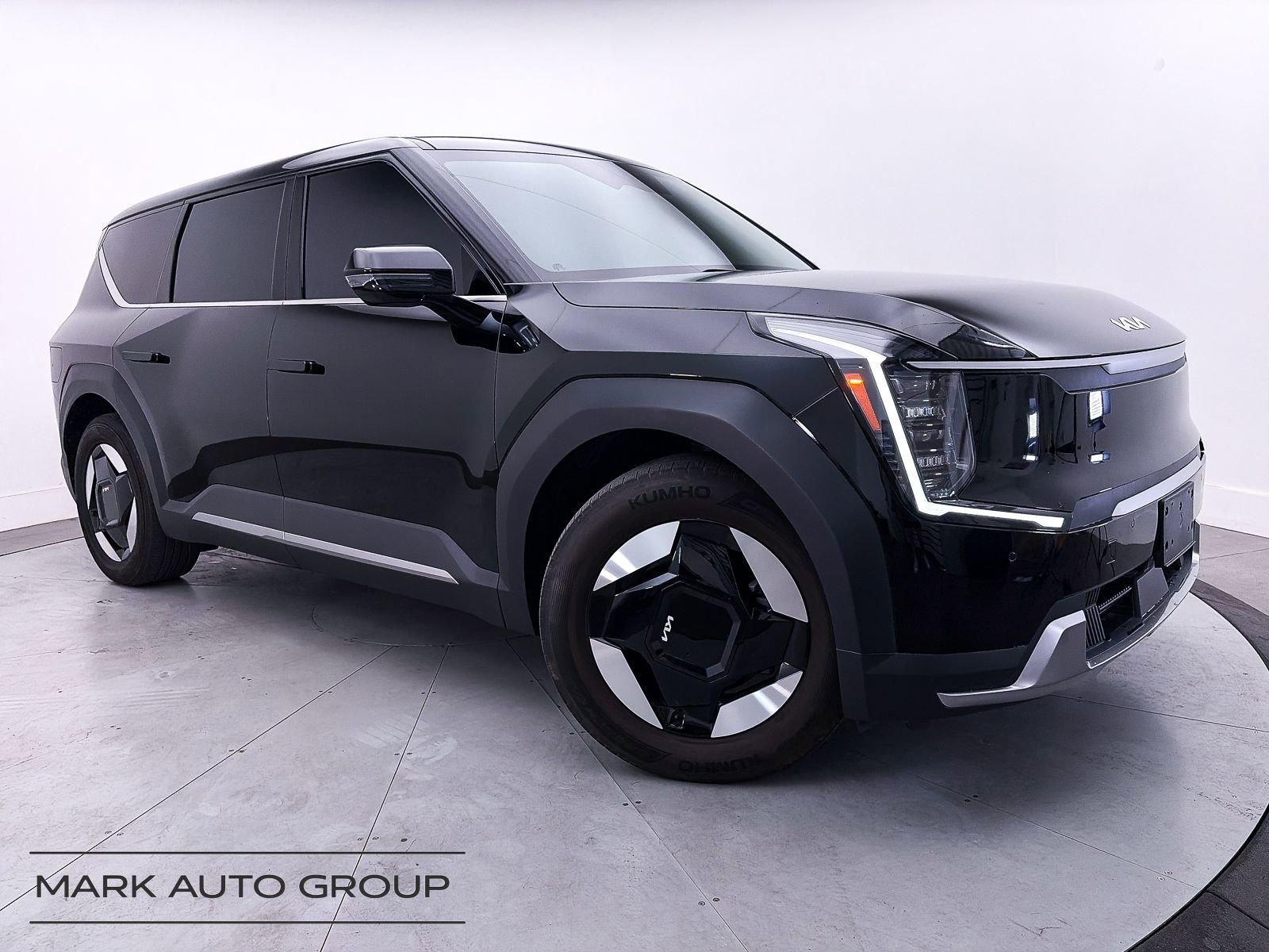 Used 2024 Kia EV9 Light Long Range RWD image 1