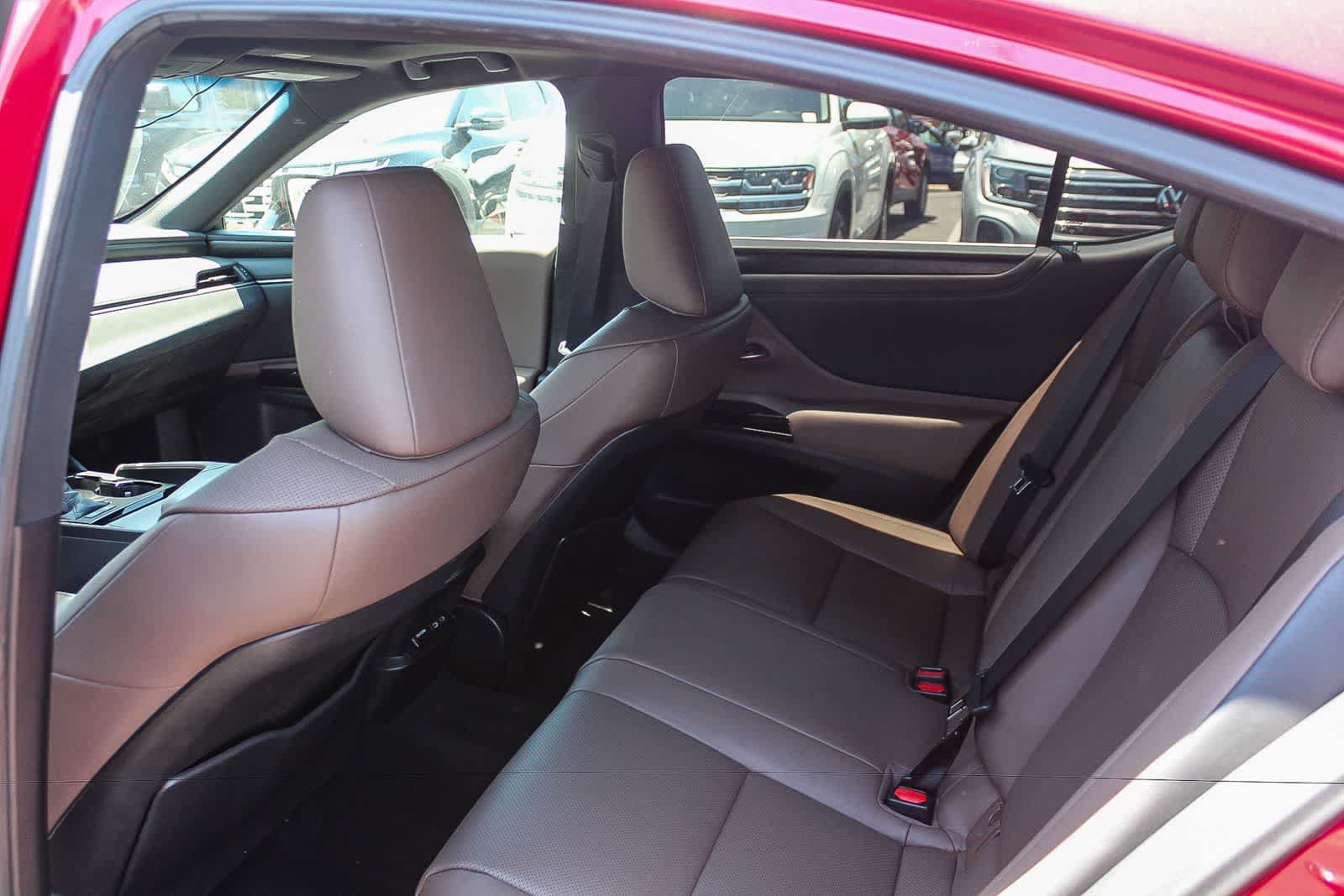 Used 2025 Lexus ES 300h w/ Premium Package FWD image 23