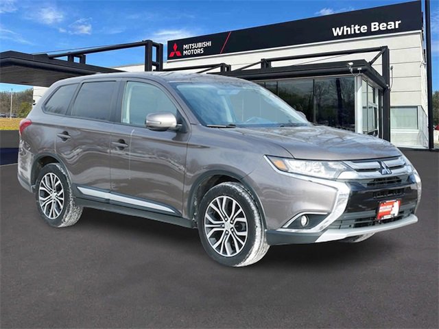 Used 2017 Mitsubishi Outlander SE image 1