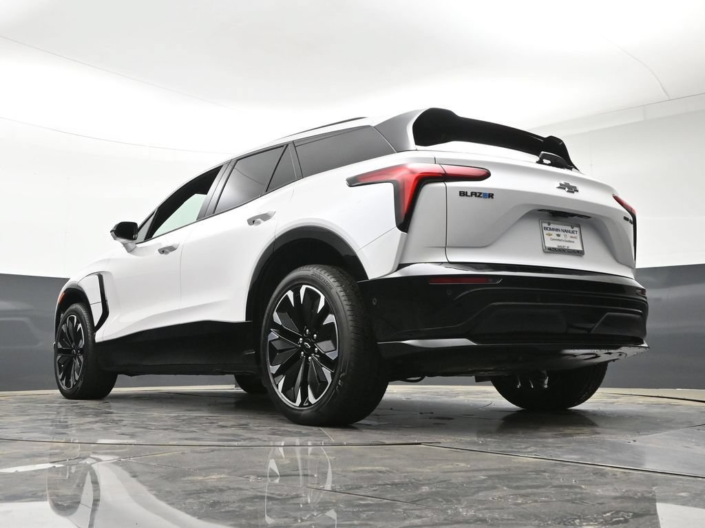 Used 2025 Chevrolet Blazer EV RS w/ Super Cruise Package AWD/4WD image 26
