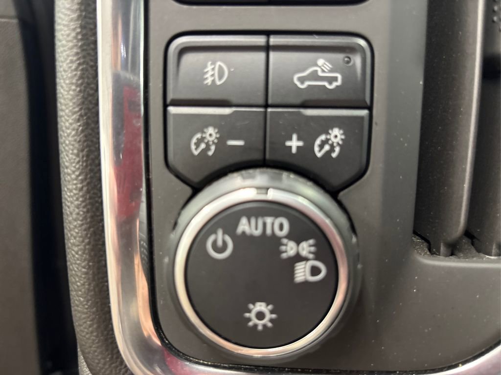 Used 2020 Chevrolet Silverado 1500 RST image 25