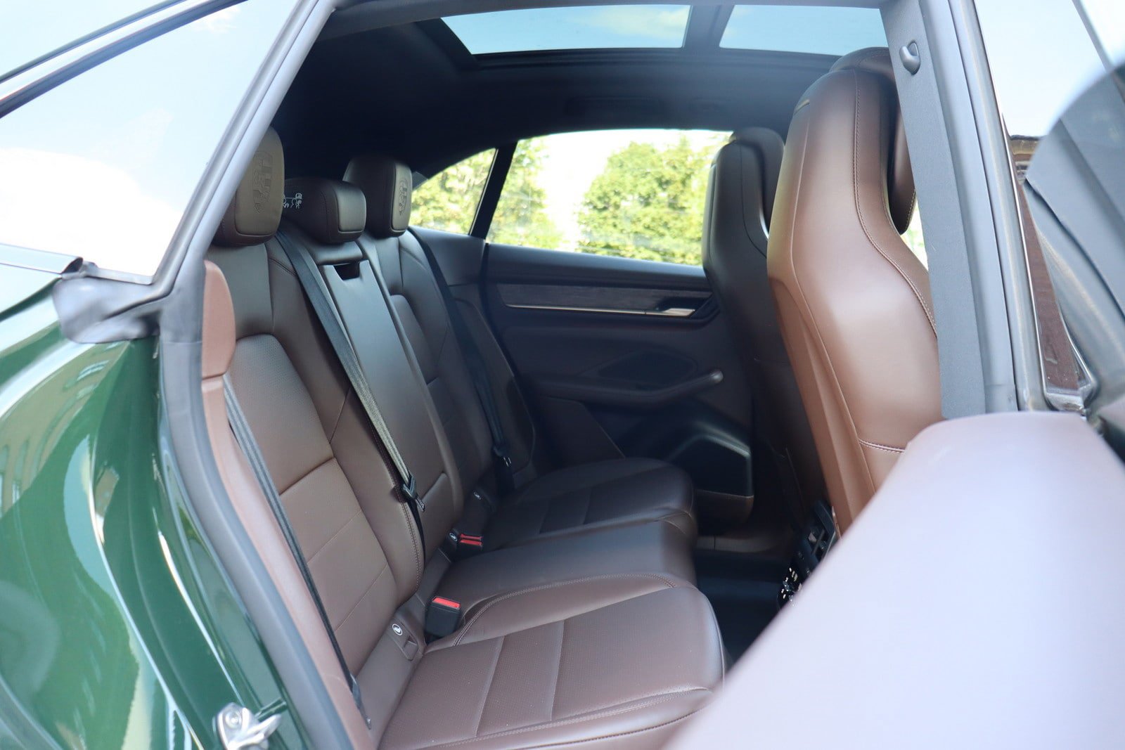 Used 2025 Porsche Macan 4S Electric AWD/4WD image 18
