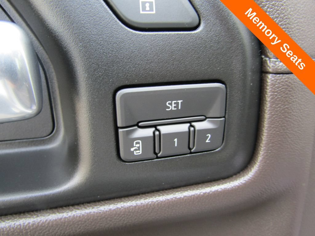 Used 2019 Chevrolet Silverado 1500 LTZ AWD/4WD image 6