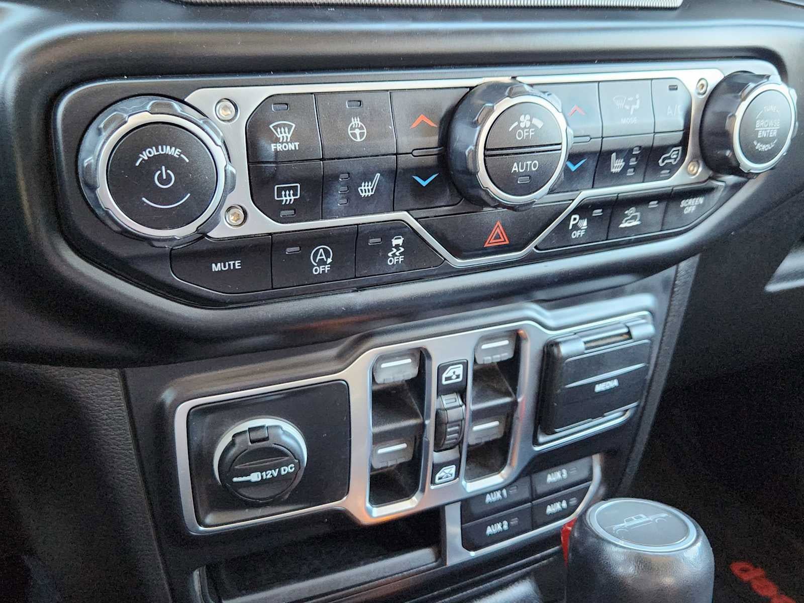 Used 2020 Jeep Gladiator Overland image 23
