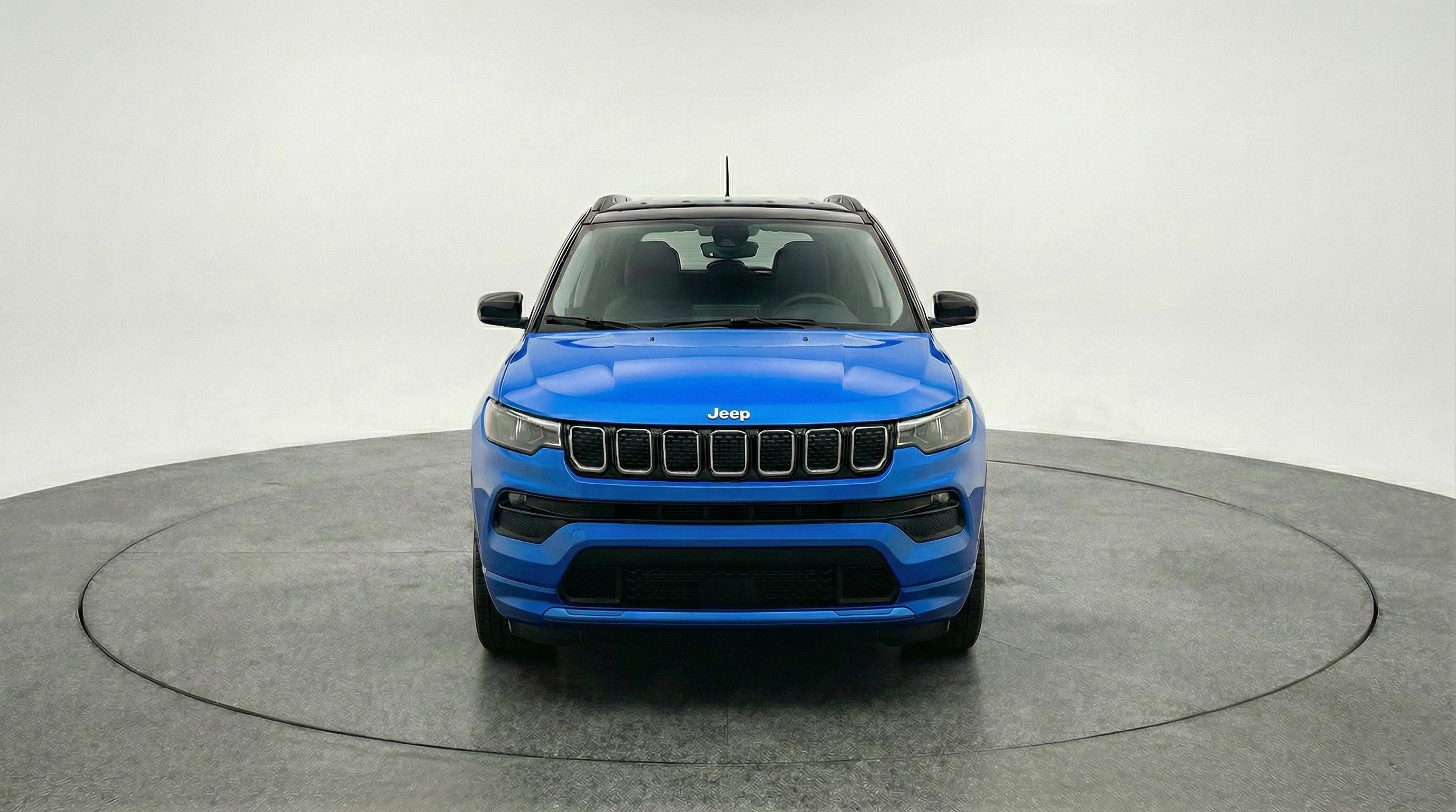 Used 2025 Jeep Compass Limited AWD/4WD image 2