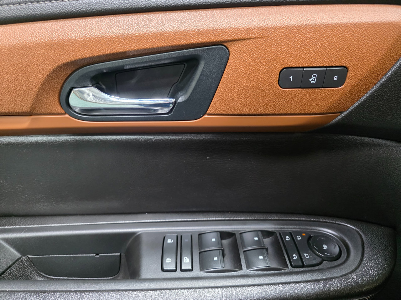 Used 2016 Chevrolet Traverse LTZ image 18