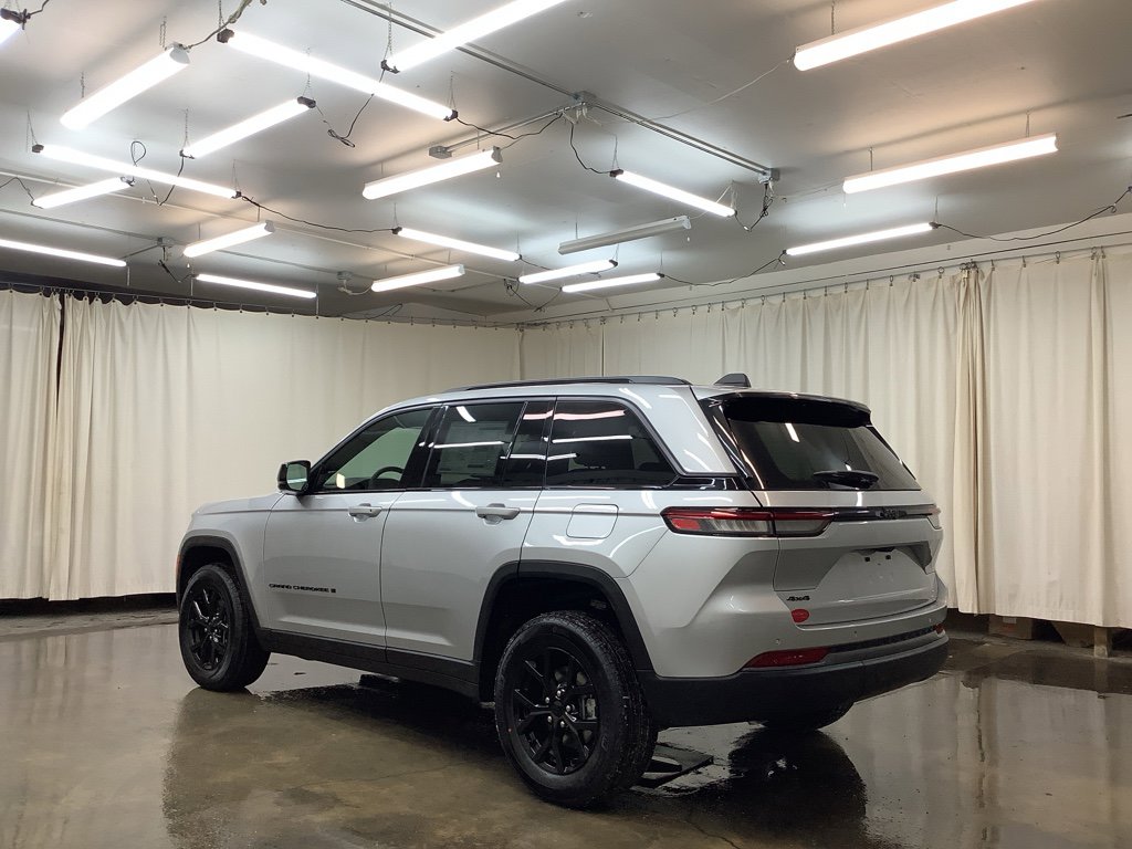 New 2026 Jeep Grand Cherokee Altitude AWD/4WD image 9