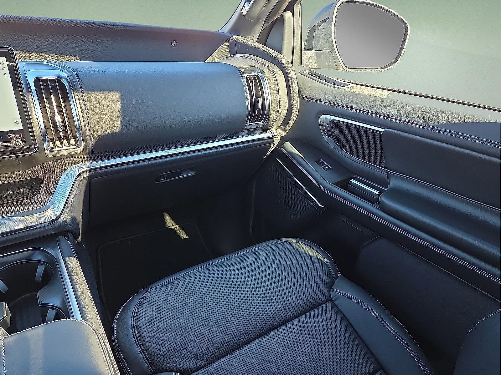 New 2026 Ford Expedition Platinum w/ Stealth Performance Package AWD/4WD image 13