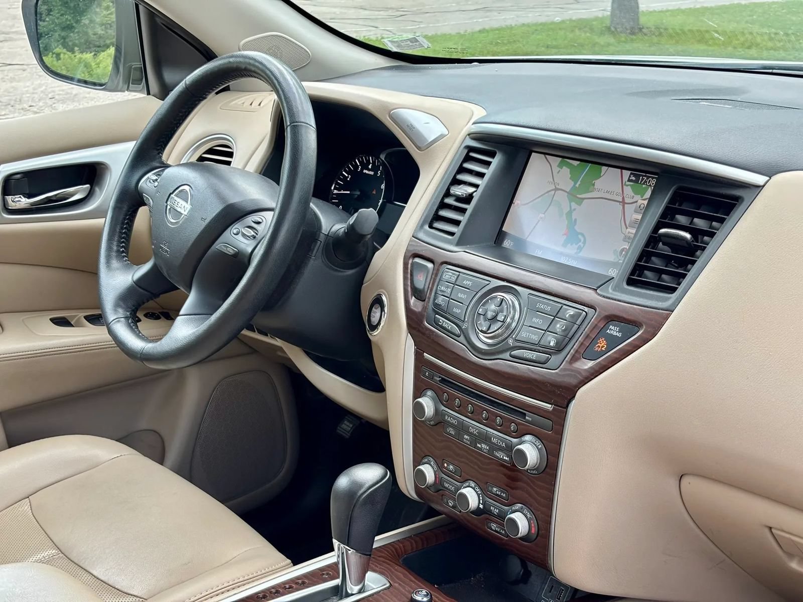 Used 2019 Nissan Pathfinder Platinum AWD/4WD image 18
