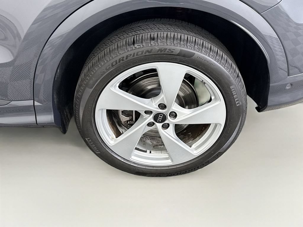 Used 2025 Audi Q5 Premium Plus w/ Premium Plus AWD/4WD image 30