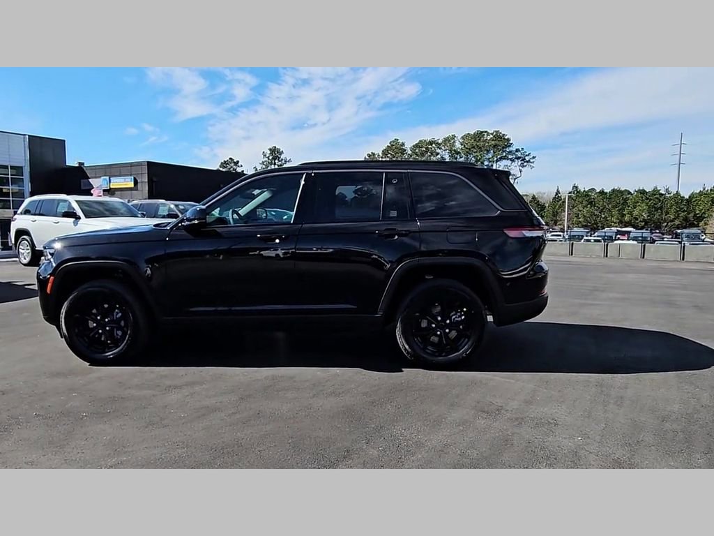 New 2026 Jeep Grand Cherokee Altitude RWD image 30