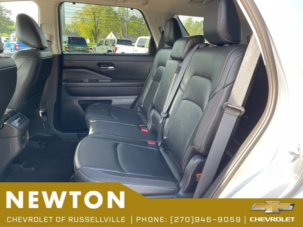 Used 2025 Nissan Pathfinder SL AWD/4WD image 43