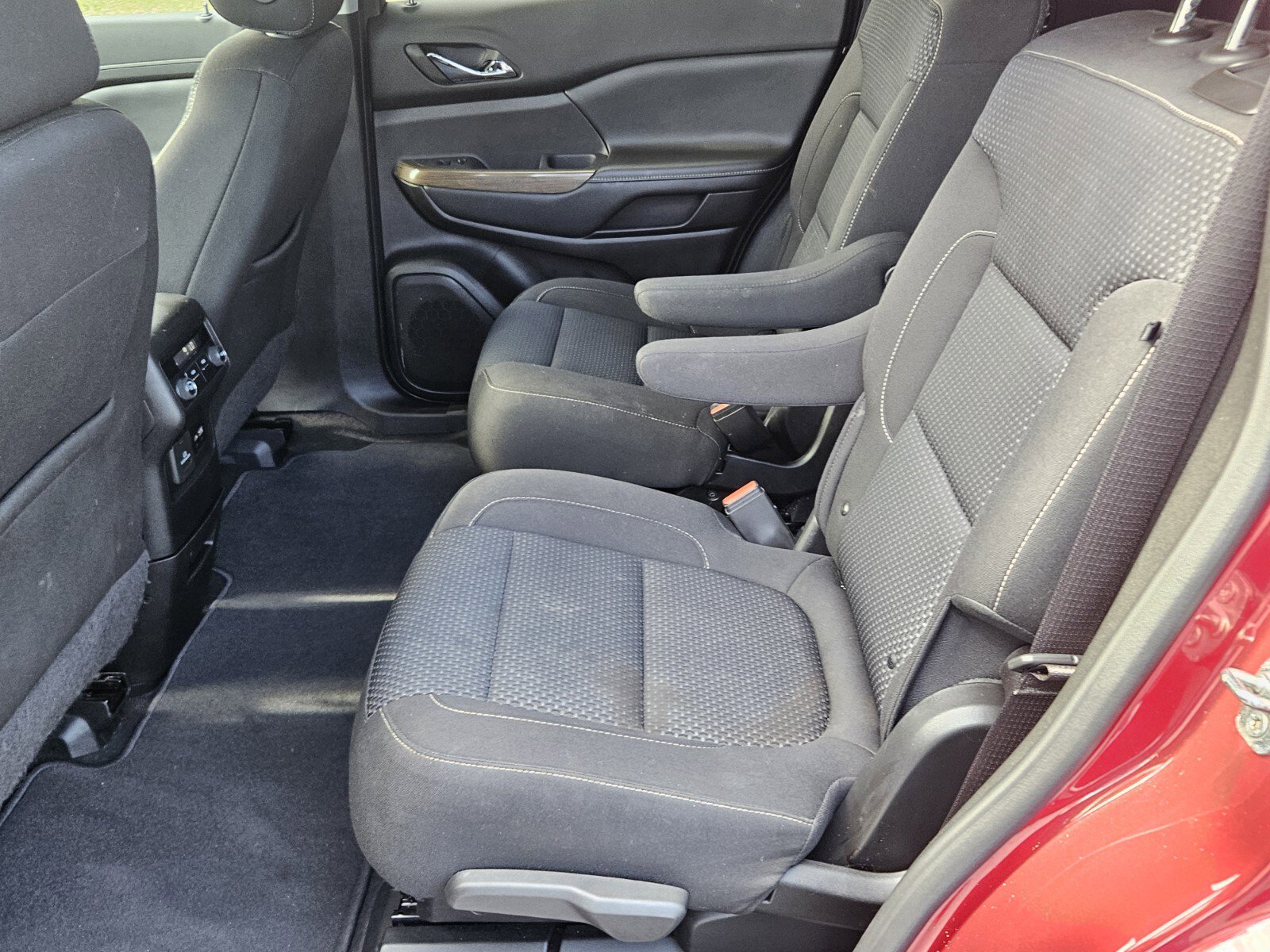 Used 2022 GMC Acadia SLE w/ Driver Convenience Package image 4