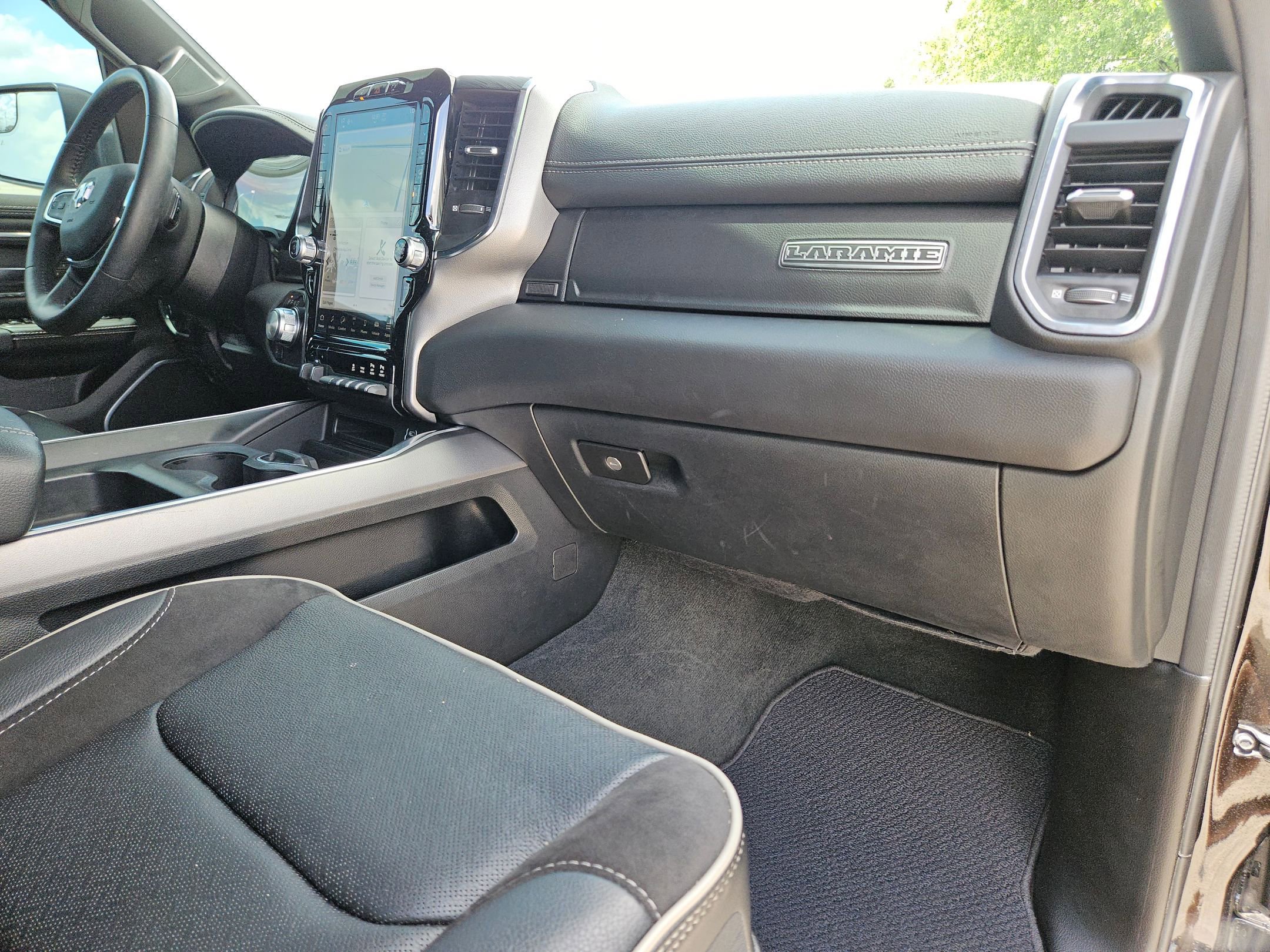 Used 2024 RAM 1500 Laramie AWD/4WD image 28