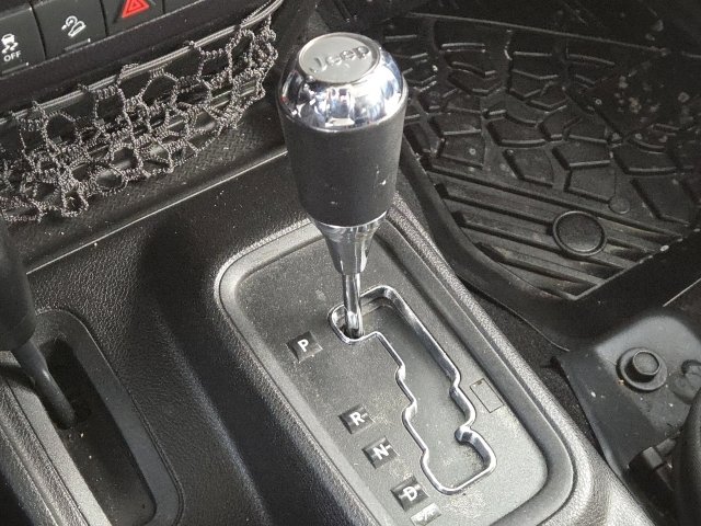 Used 2014 Jeep Wrangler Unlimited Rubicon w/ Connectivity Group image 4