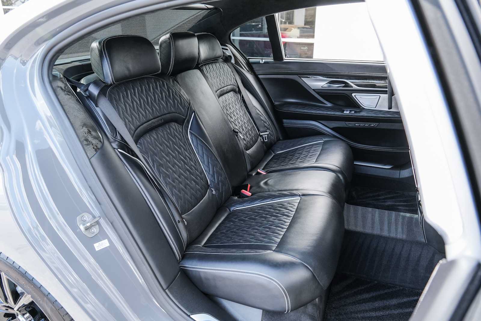 Used 2022 BMW M760i xDrive w/ Luxury Rear Seating Package AWD/4WD image 35