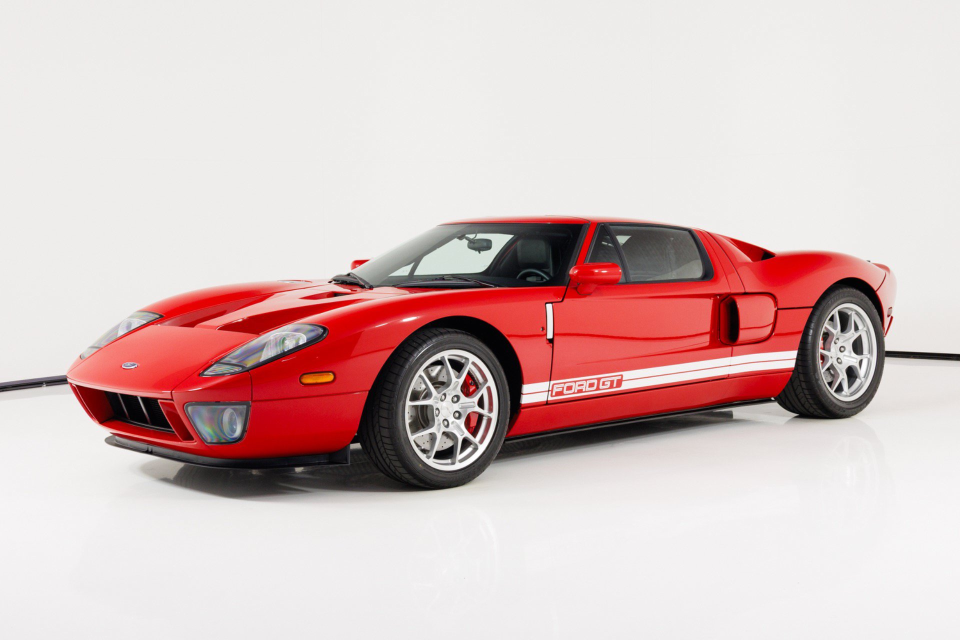 Used 2006 Ford GT RWD image 7