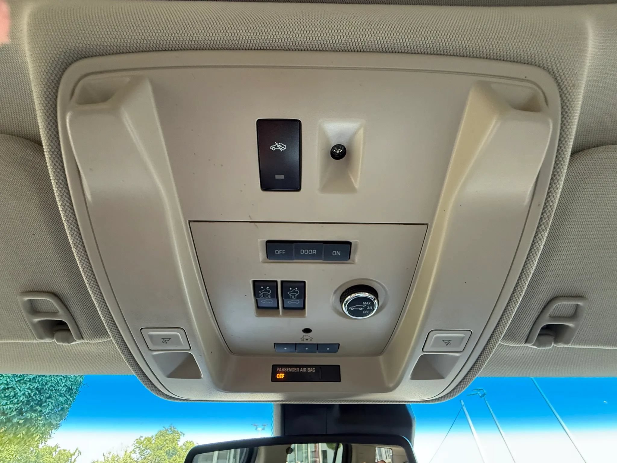 Used 2016 Cadillac Escalade Luxury AWD/4WD image 35