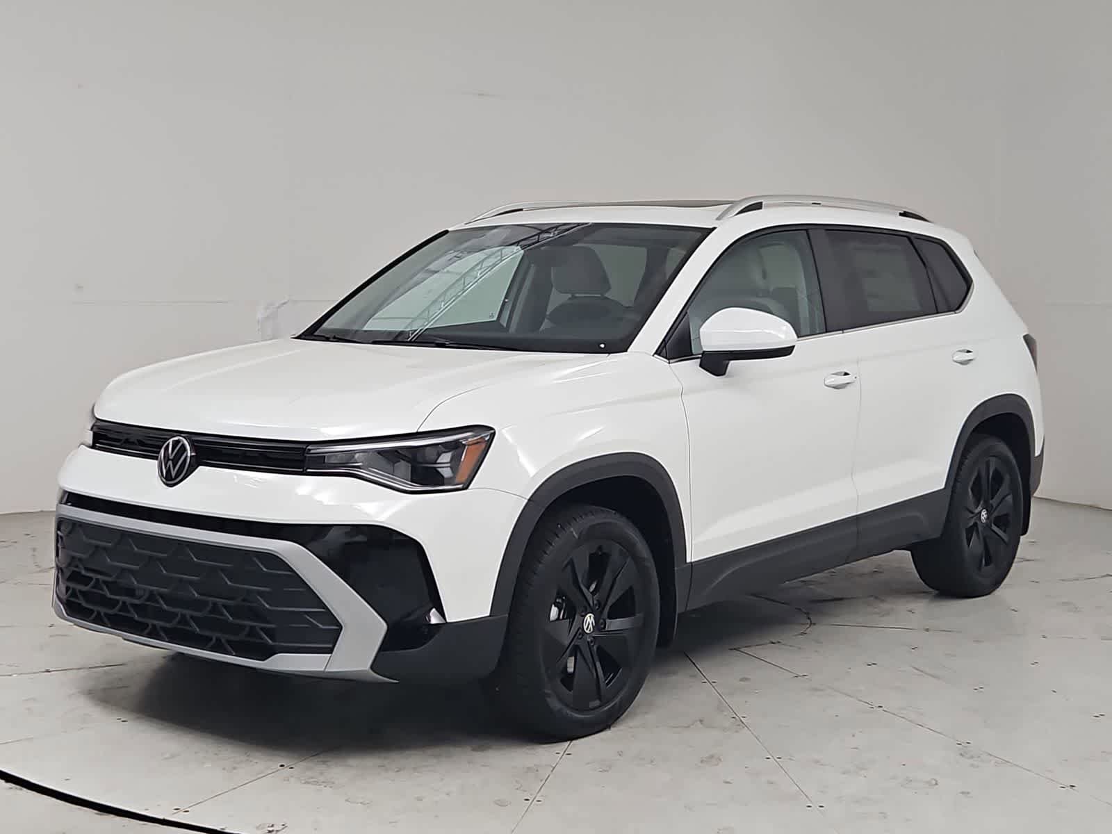 New 2026 Volkswagen Taos SE FWD image 1