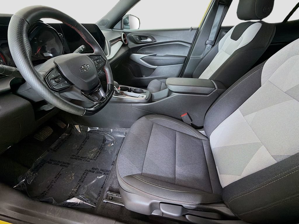 Used 2025 Chevrolet Trax RS FWD image 20