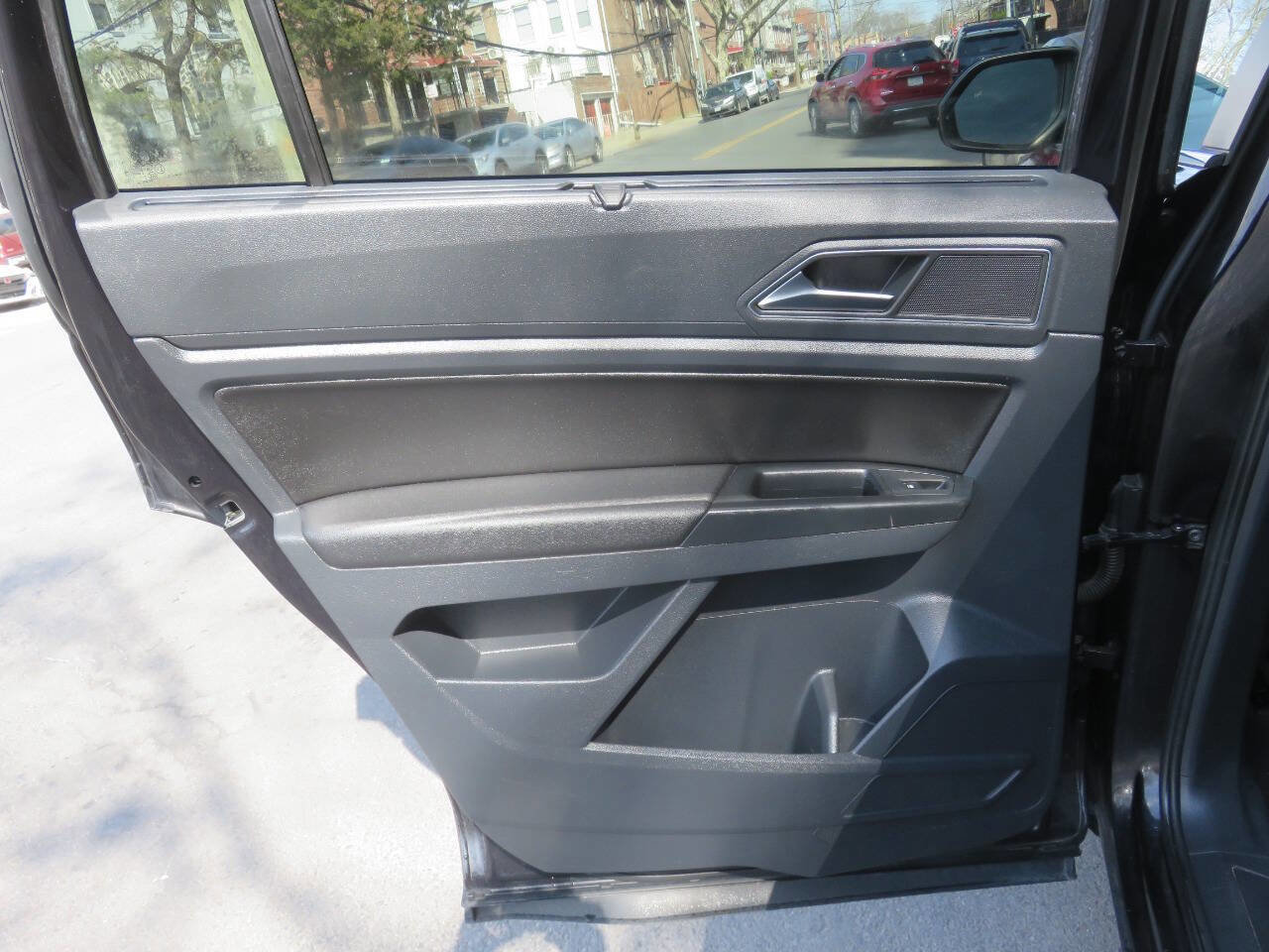 Used 2018 Volkswagen Atlas SE image 30