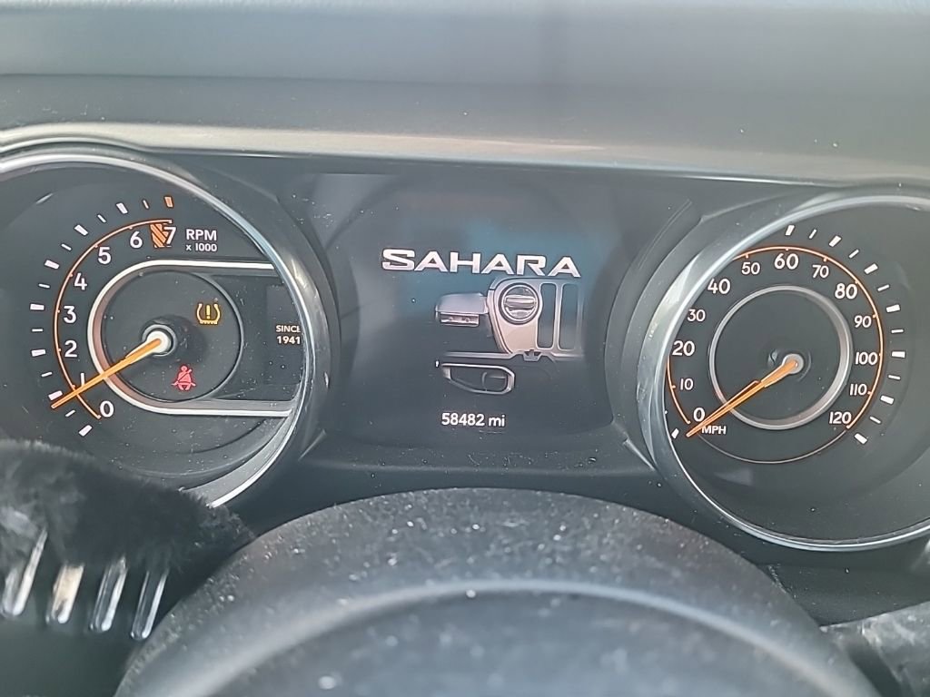 Used 2018 Jeep Wrangler Unlimited Sahara AWD/4WD image 31