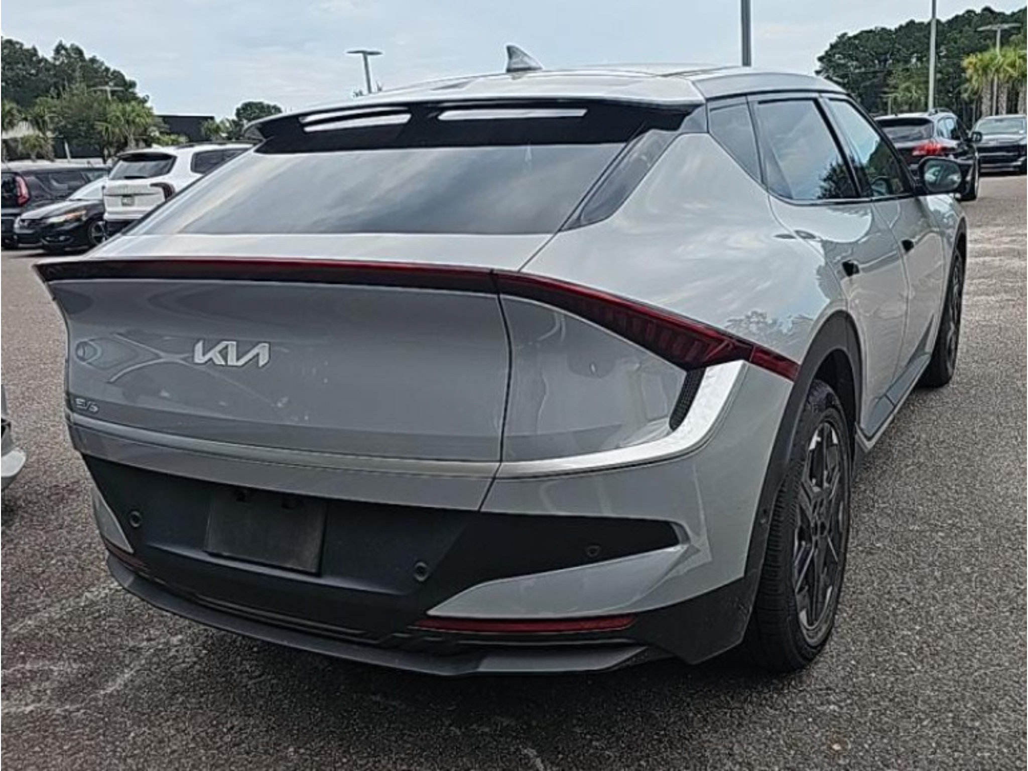 Used 2025 Kia EV6 Light w/ Light LR Technology Package RWD image 4