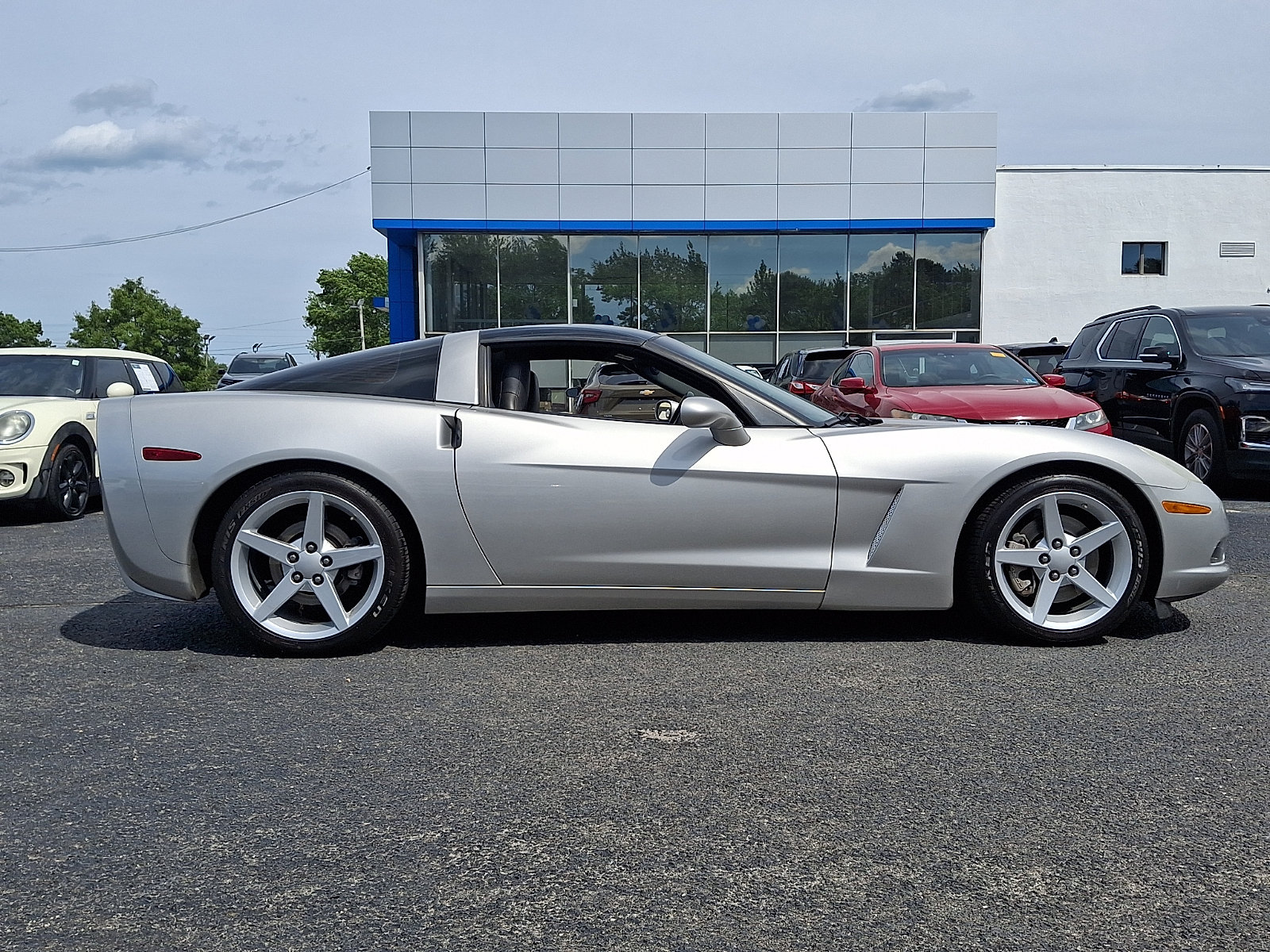 Used 2005 Chevrolet Corvette Coupe w/ Preferred Equipment Group RWD image 8
