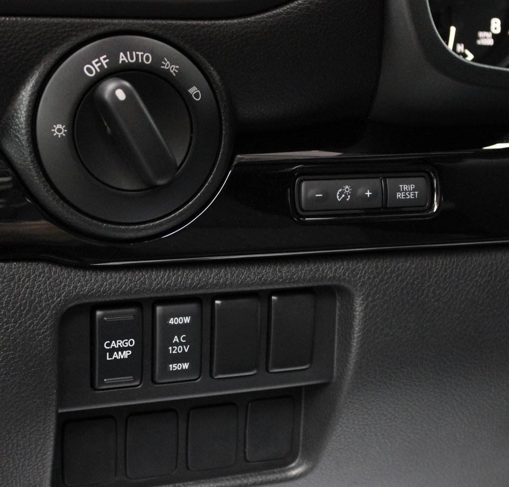 Certified 2024 Nissan Titan SV w/ SV Convenience Package image 40