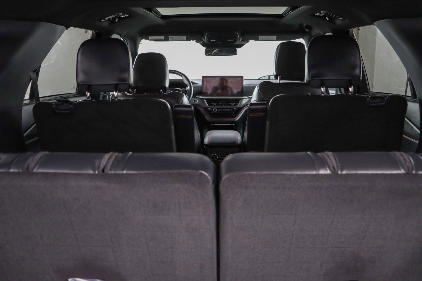 Used 2025 Ford Explorer ST AWD/4WD image 31