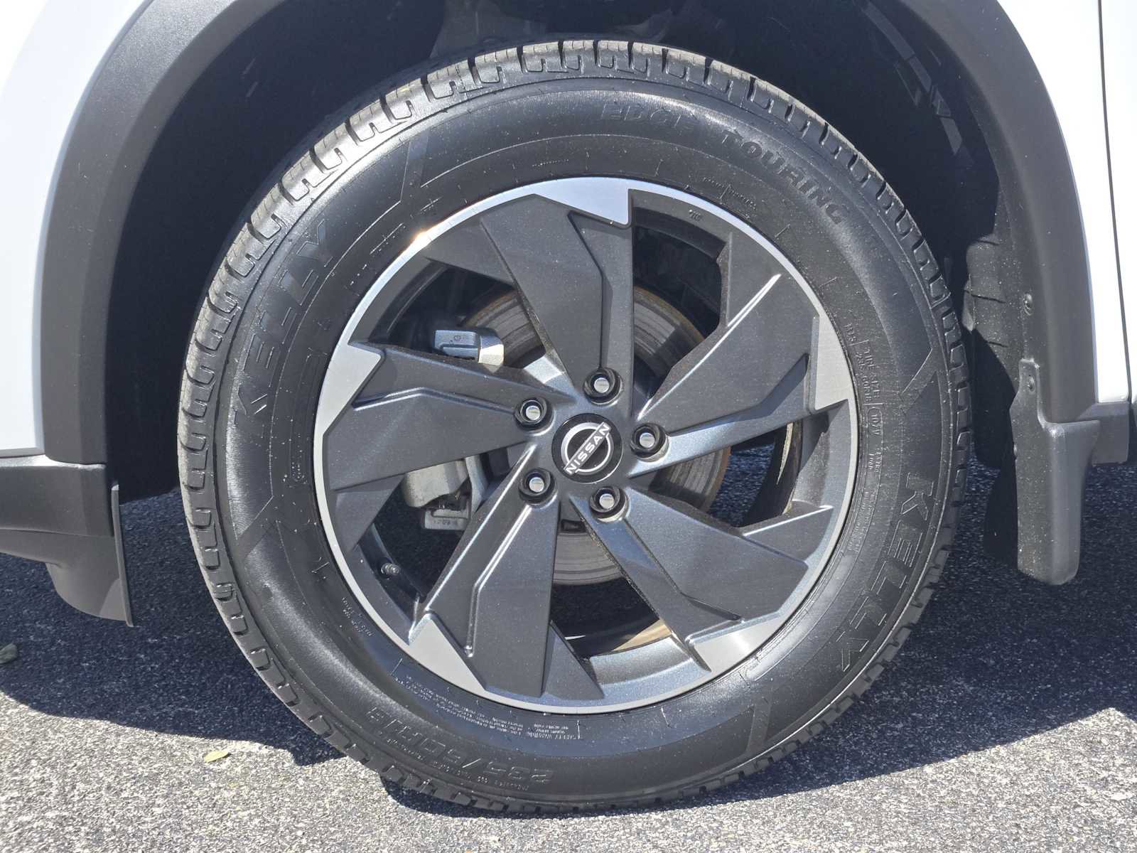 Used 2024 Nissan Rogue SV FWD image 30