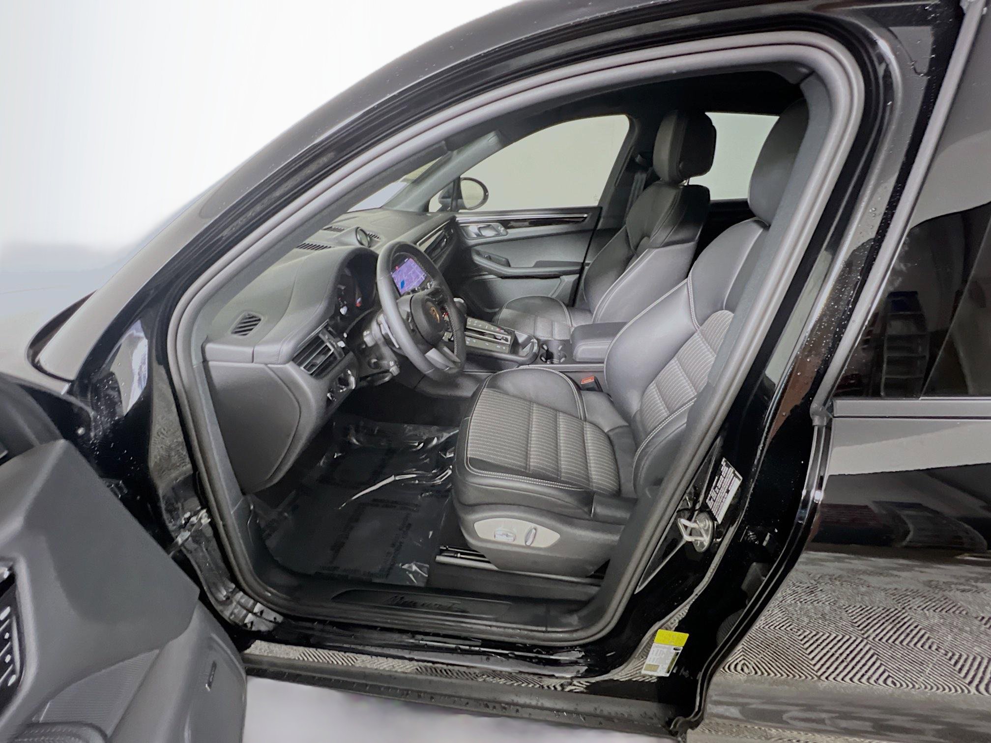 Used 2025 Porsche Macan Turbo image 15