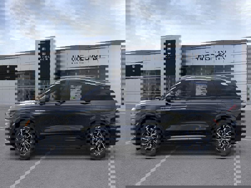 New 2026 Lincoln Nautilus Premier image 3