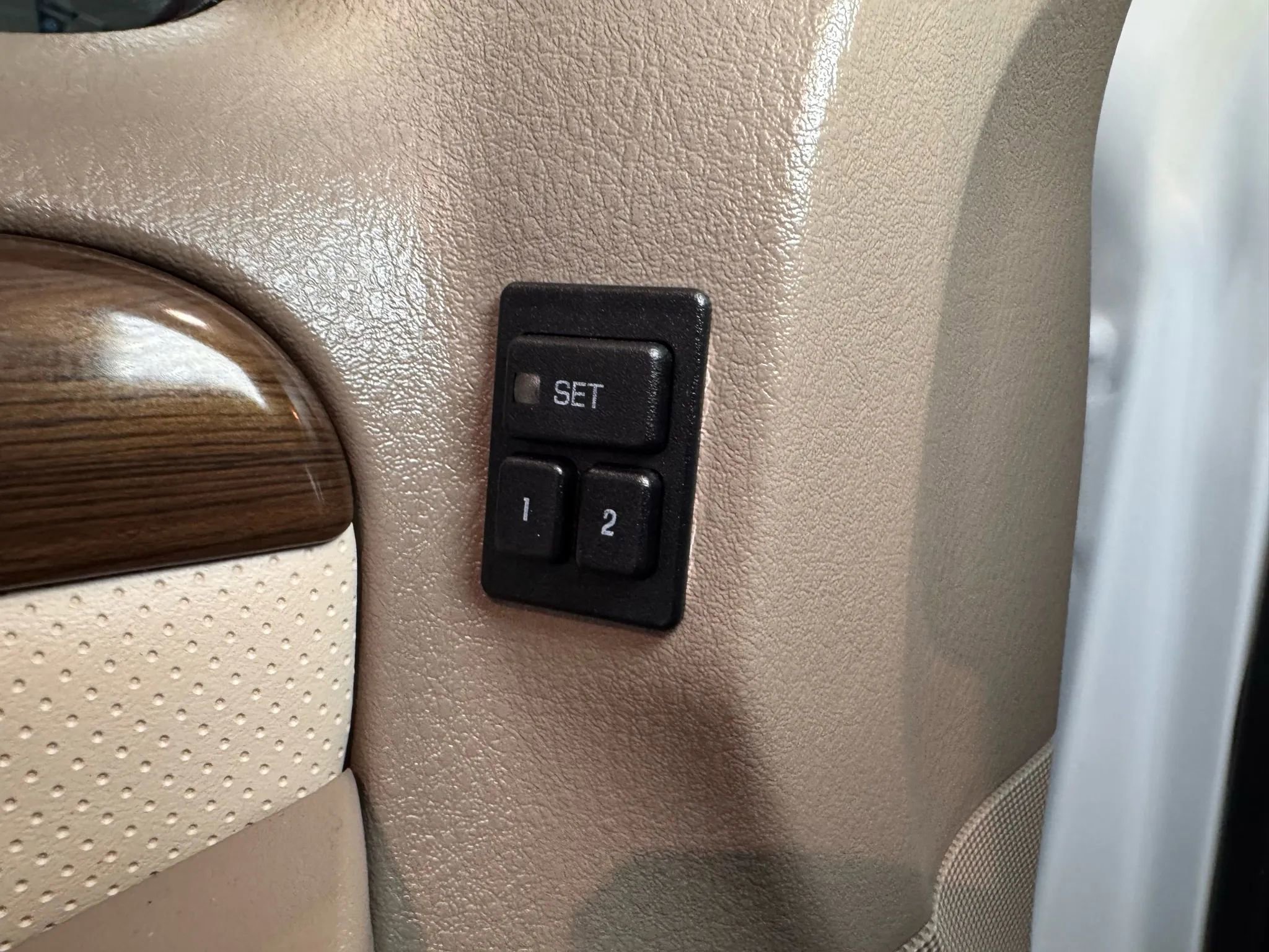 Used 2005 Ford Explorer Eddie Bauer AWD/4WD image 24