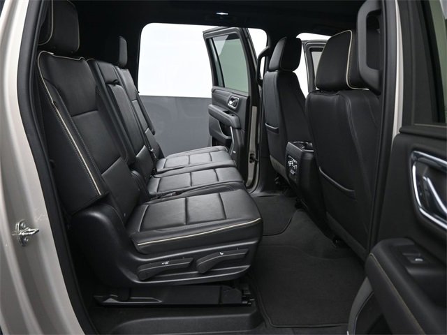 Used 2023 GMC Yukon XL SLT image 16