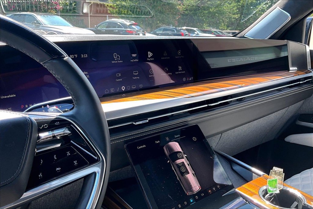 Certified 2026 Cadillac Escalade Platinum Sport w/ LPO, Floor Liner Package AWD/4WD image 15