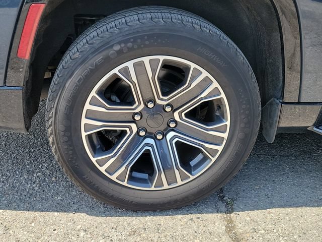 Used 2024 Jeep Wagoneer L Series II w/ Flexible Seating Group AWD/4WD image 32