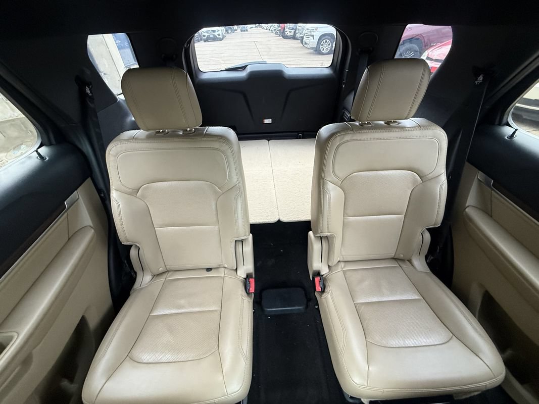 Used 2017 Ford Explorer Limited w/ Equipment Group 301A FWD image 16