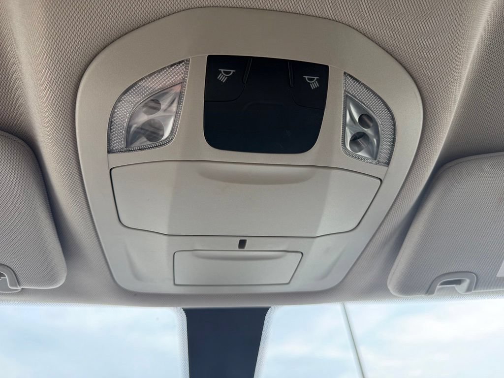 Used 2021 Chrysler Voyager LX FWD image 22