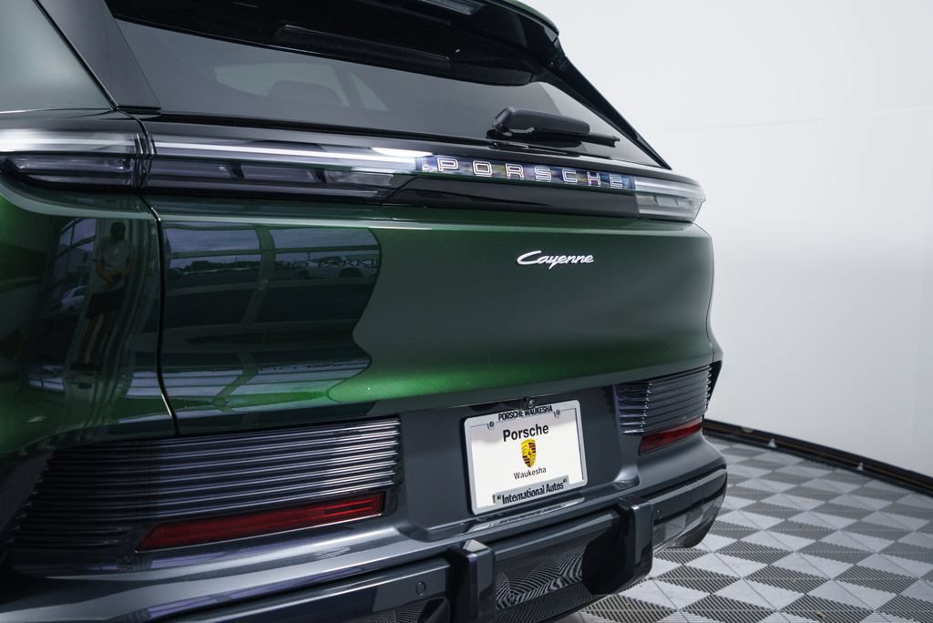 Used 2026 Porsche Cayenne Electric AWD/4WD image 16