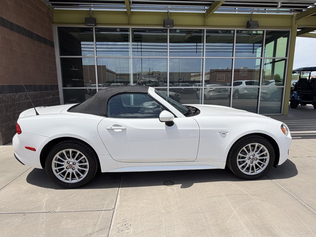 Used 2018 FIAT 124 Spider Classica w/ Technology Group RWD image 9