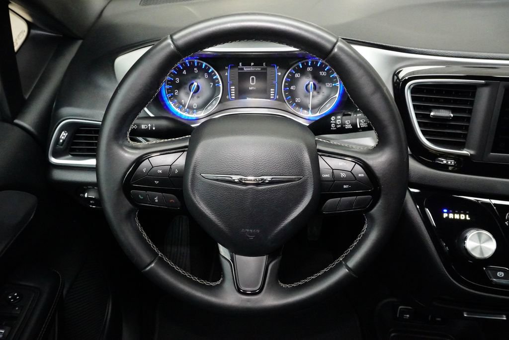 Used 2018 Chrysler Pacifica Touring Plus w/ S Appearance Package FWD image 19