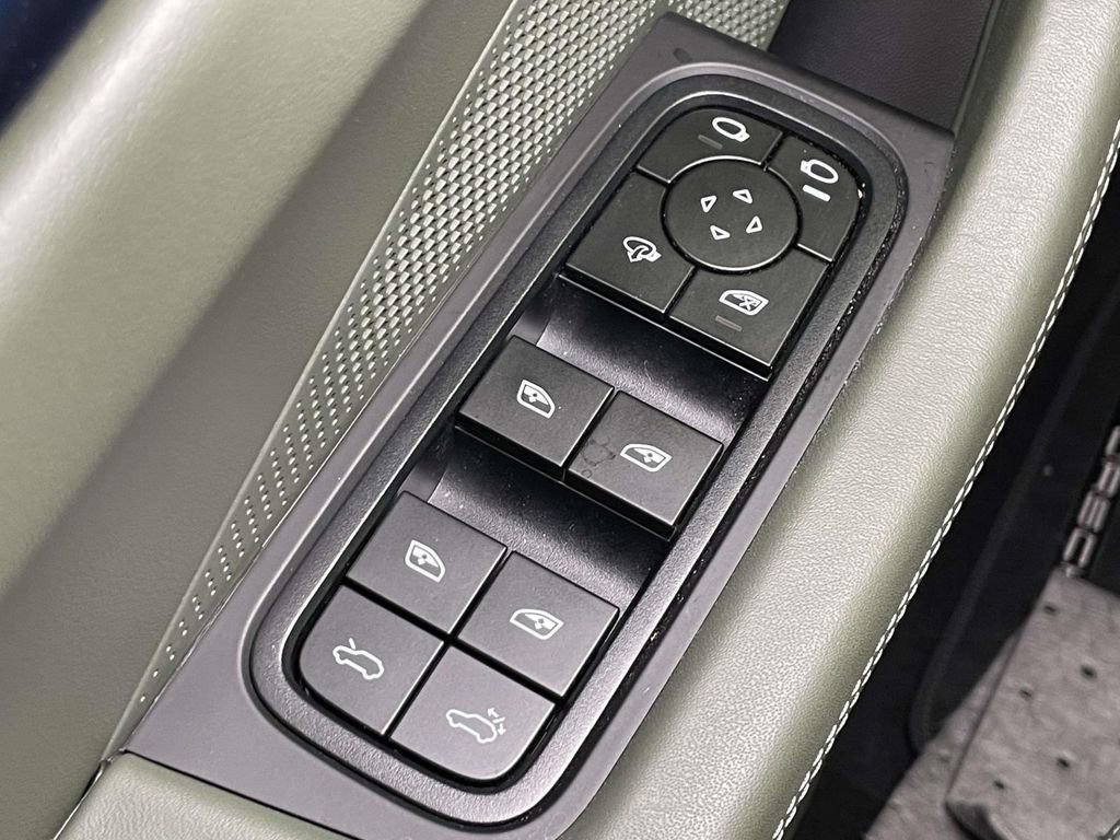 Certified 2025 Porsche Macan 4 Electric image 37